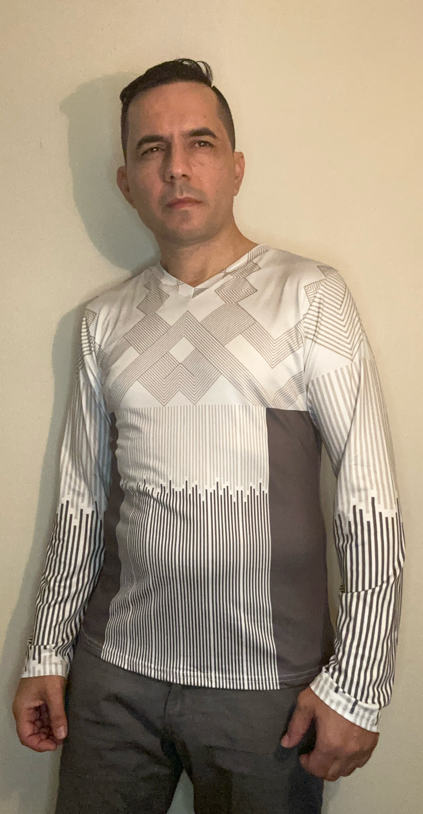 Gray Cube,Style:V-neck,Long sleeve for men