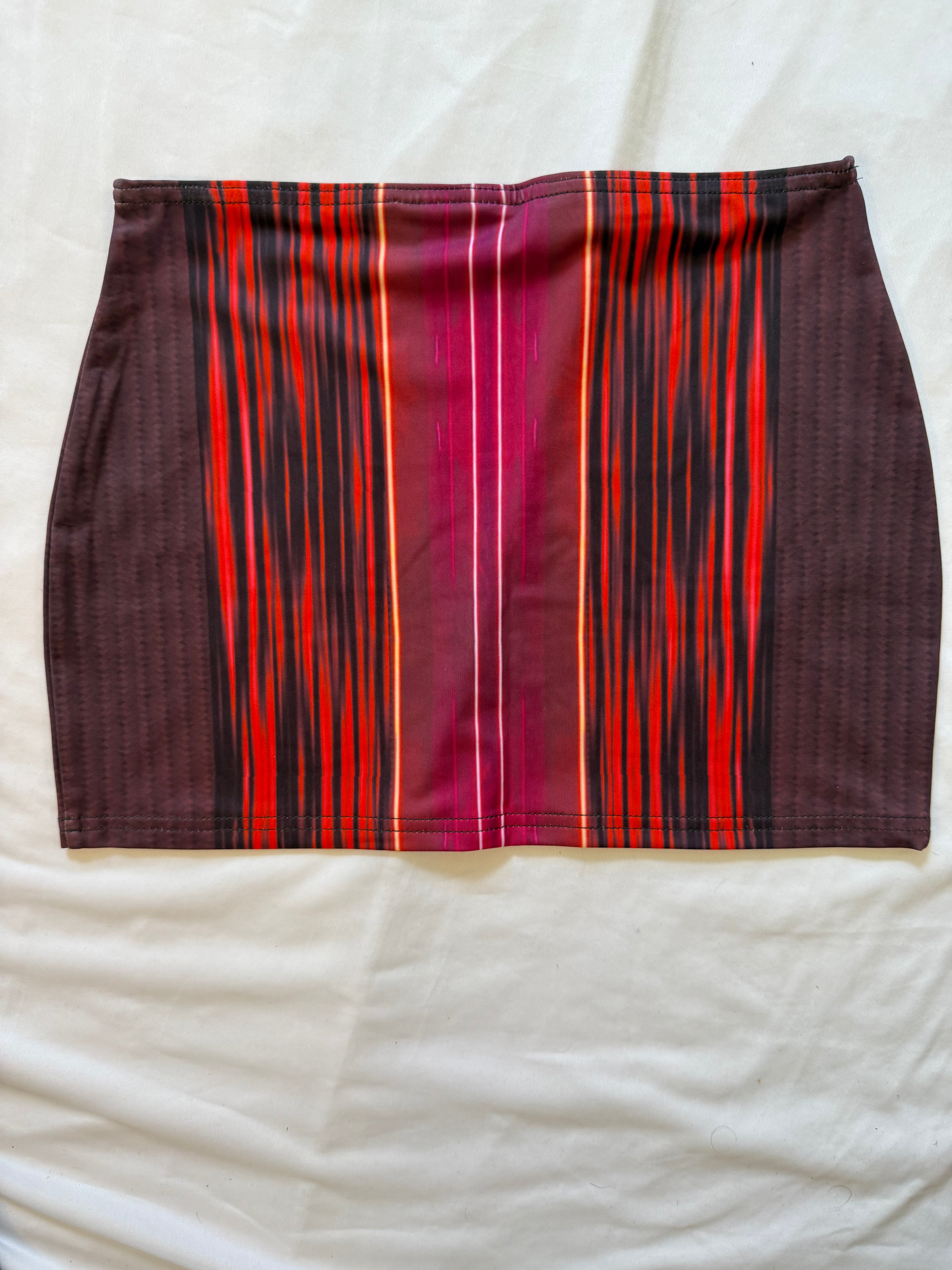 Red velvet,Chic Women’s AOP Lower-waist. Mini Skirt, Office Wear, Date Night, Fashionable Casual, Holiday Party, Trendy Style