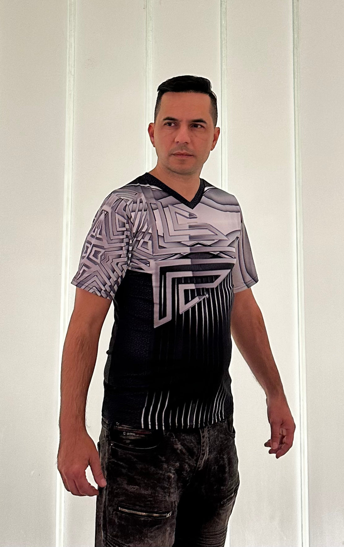Silver triangle,Style:V-neck,Short sleeve for men