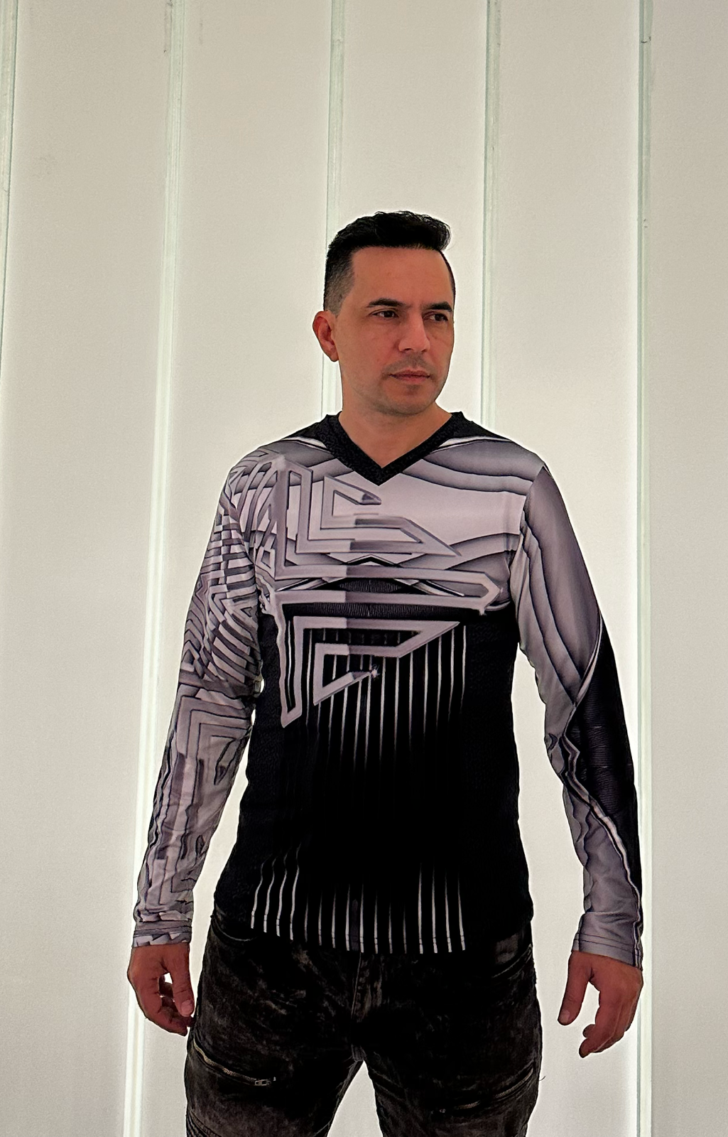 Silver triangle,Style:V-neck,Long sleeve for men