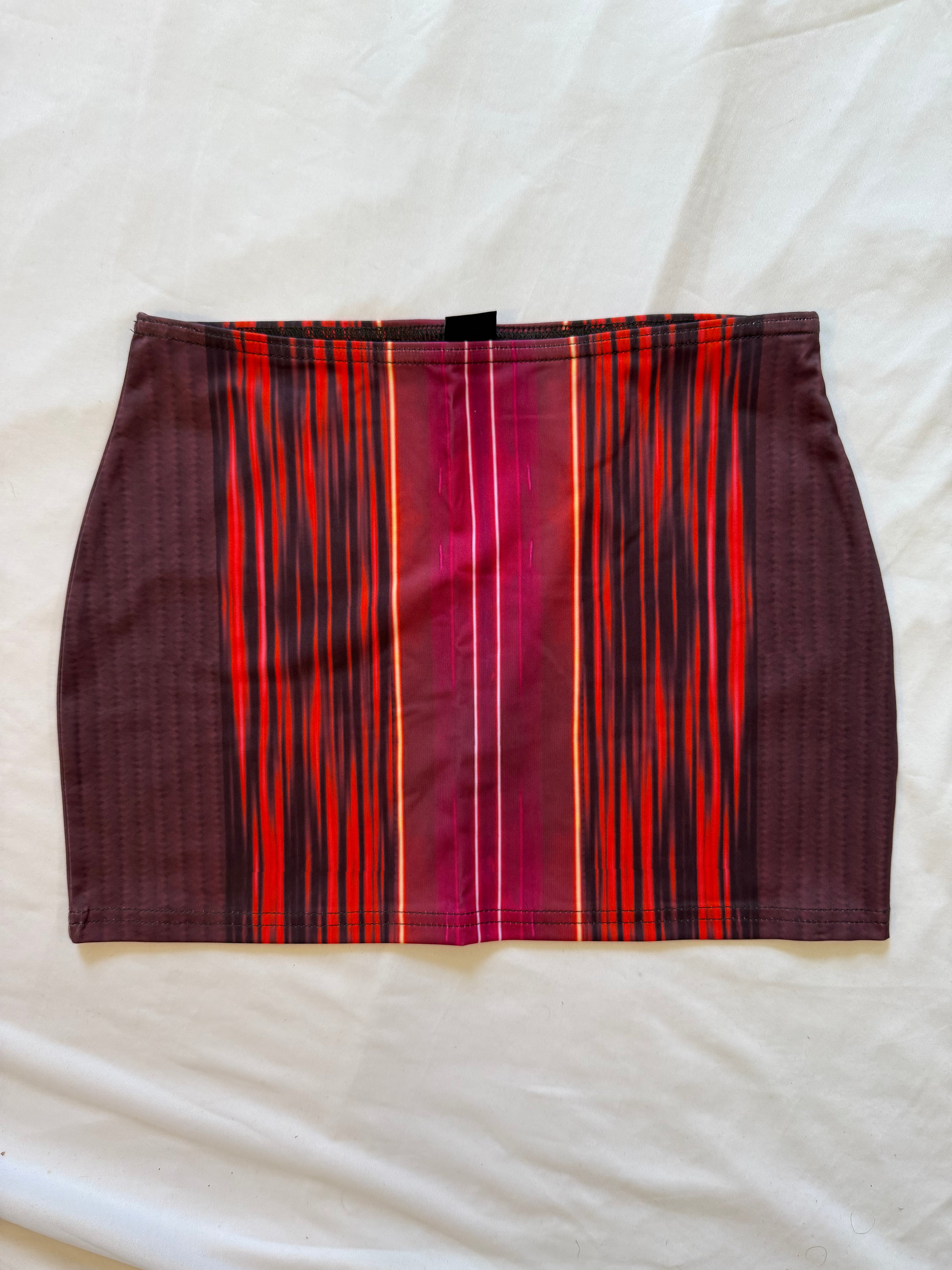 Red velvet,Chic Women’s AOP Lower-waist. Mini Skirt, Office Wear, Date Night, Fashionable Casual, Holiday Party, Trendy Style
