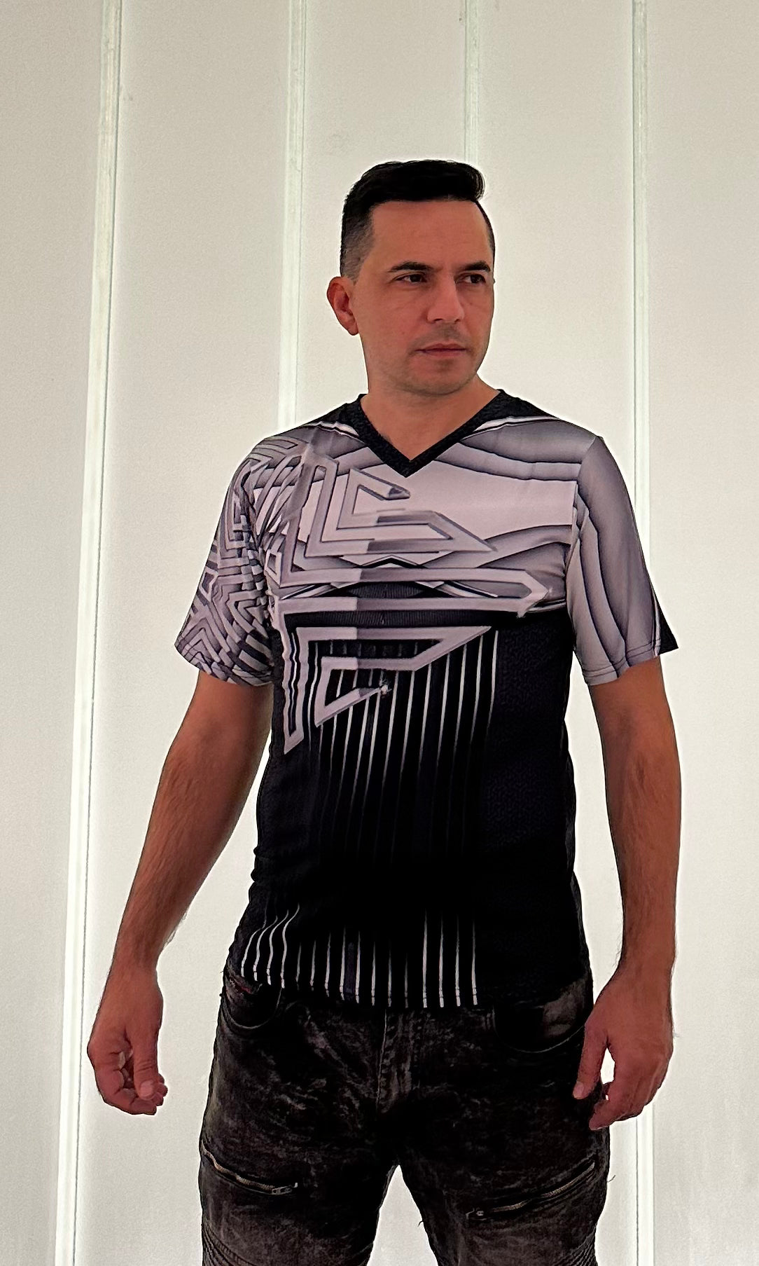 Silver triangle,Style:V-neck,Short sleeve for men